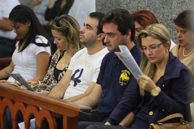 Familiares se emocionaram na missa em homenagem ao empresário Wagner Garcia neste domingo